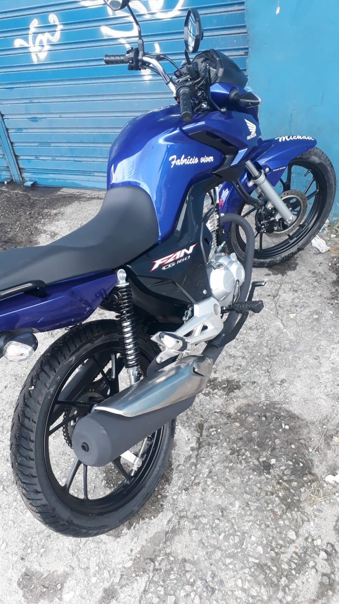 maiquinhohh's tweet photo. Pedindo a ajuda de todos foi assaltado em Mesquita estou a procura da minha moto quem puder compartilhar para ajudar o amigo ficarei grato moto de trabalho nas correria do dia a dia peço ajuda de todos por favor Que Deus ajude e vocês também 🙌🏾🙏🏾 https://t.co/TlpQQFkres
