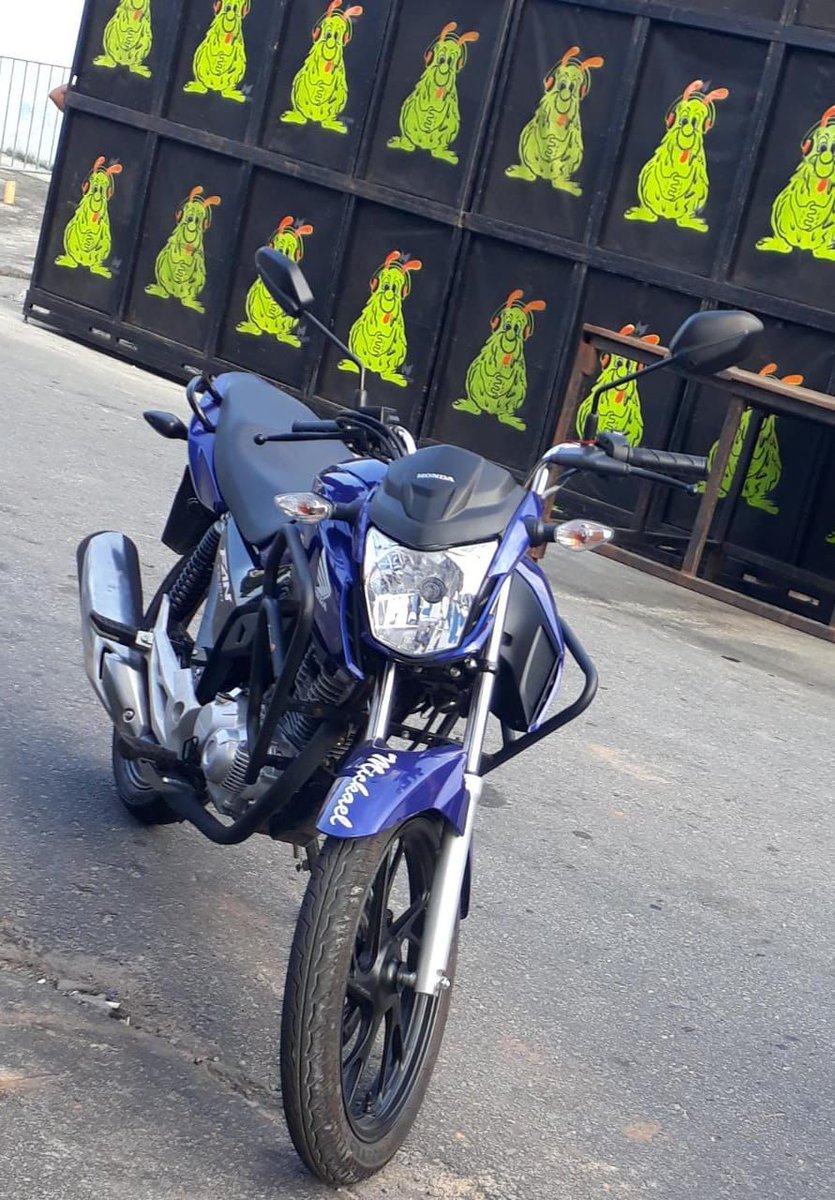 maiquinhohh's tweet photo. Pedindo a ajuda de todos foi assaltado em Mesquita estou a procura da minha moto quem puder compartilhar para ajudar o amigo ficarei grato moto de trabalho nas correria do dia a dia peço ajuda de todos por favor Que Deus ajude e vocês também 🙌🏾🙏🏾 https://t.co/TlpQQFkres