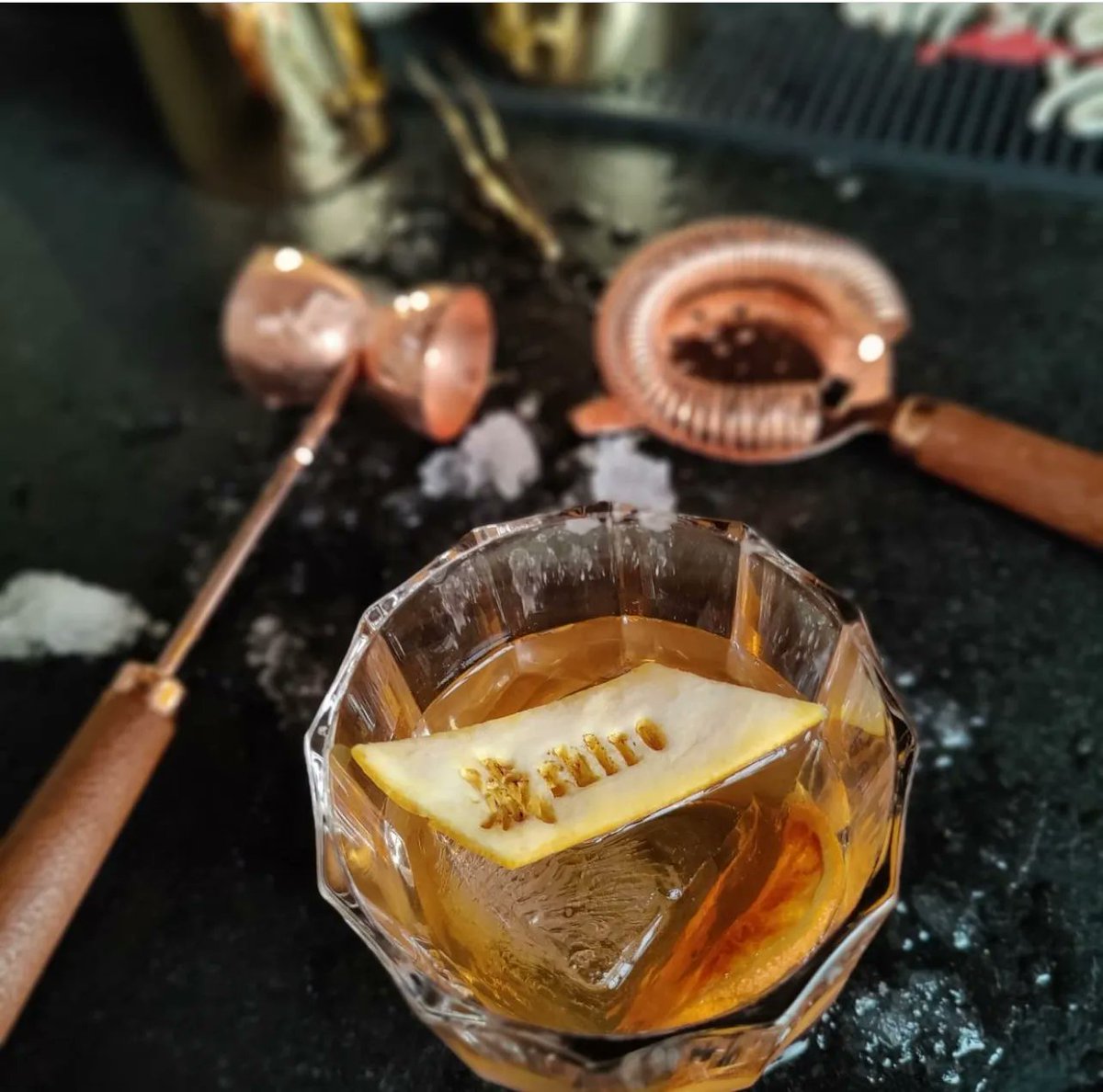 Shirolagos's tweet photo. Shiro cocktails are so 😍 
📸 : dhirenpawar69

#ShiroLagos #ExperienceShiro #signaturecocktails #craftcocktails #PanAsian #Birthday #BirthdayCelebration #LagosRestaurants #LagosNights #DateNight #Sushi #Japanese #Dinner #Interior #InteriorDecor #Finedining #LagosVibes https://t.co/PgjgOgFat8