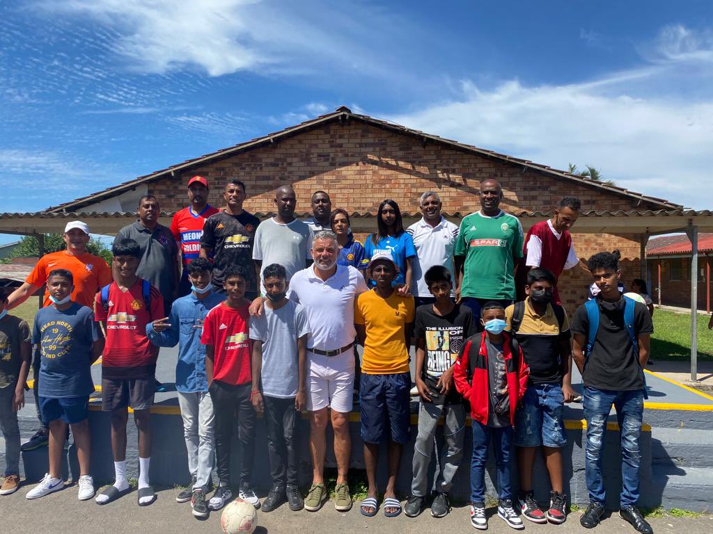 MFFoundationNPC's tweet photo. Fantastic day of youth coach development in Chatsworth - letβs empower more coaches, letβs keep our youth off the streets! #powerofplay #footballdevelopment #markfish #fundiswaabantu @markfish74 https://t.co/Oxk40GClGF