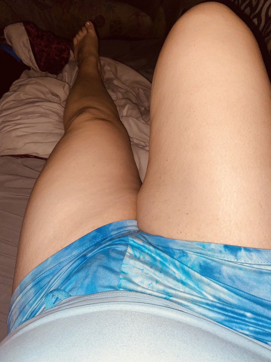 BEACHBABE077's tweet photo. Love the weekends. Don’t have to wake up early but still do 😂 also loving these thick thighs today. #thickness #SaturdayVibes #weekend #needcoffeedelivered https://t.co/2dJkZDasff