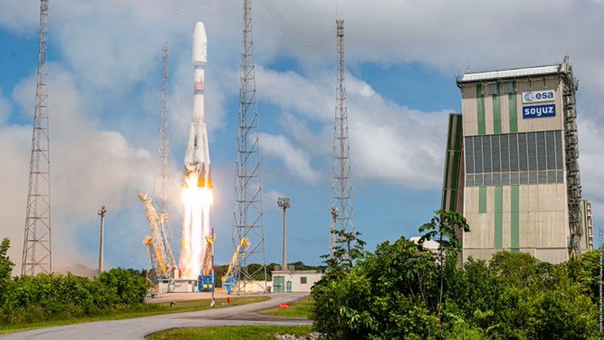 katlinegrey's tweet photo. Dmitry Rogozin to TASS: The #SoyuzSTB launch complex at the Kourou cosmodrome may be mothballed forever, because Russia doesn't need "such an unreliable partner" as @ESA, which behaves in a "crazy way." https://t.co/rIpG6v1gux