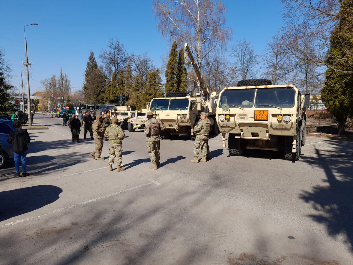 WCR_Bielsk_Podl's tweet photo. Jesteśmy w Hajnówce do godziny 15.00📣
Zapraszają żołnierze z #15GBZ 🇵🇱 @ZAWISZACY oraz wojsk sojuszniczych #NATO🇺🇸🇬🇧
Wspólny punkt utworzyli przedstawiciele #WKU #14blp #kadeci z #1LO w Hajnówce ‼
A już JUTRO widzimy się w Narewce 💪 https://t.co/AGmNv9qHYU