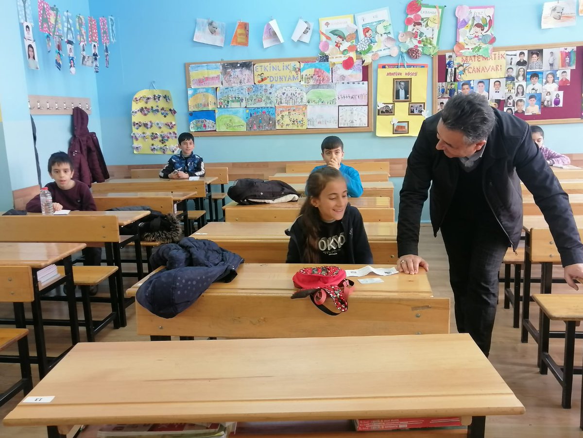 RahmiGuney's tweet photo. BİLSEM genel zihinsel yetenek ön değerlendirme sınavının sınavı ikinci oturumda okulumuzu ziyaret ettik,öğrencilerimize  başarılar diledik.Hepsi kendinden emin ne yaptıklarının farkında ve çok mutlu görünüyorlardı🎻🎨🔬
@tcmeb 
@bingolvaliligi
@varmik
@bingolmem 
@bingolbilsem https://t.co/PeXGzpG9KL