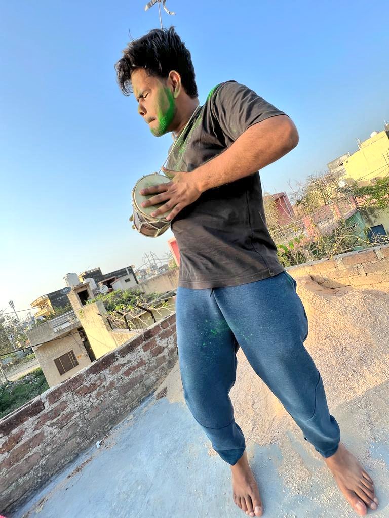 Vidhayak023's tweet photo. मैंने योगी जी के राज में Green holi खेलने का साहस किया है बस अब योगी जी मुझे #sucular कश्मीर और दिलवा दो बस मौज ही मौज जाएगी Btw भगवा होली ना खेलने की सजा तो नहीं मिलेगी ना @pragati__mishra 
😂😂😍😎😎 https://t.co/a7RsK3go7h