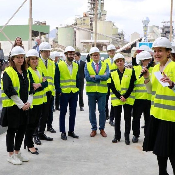 mitecogob's tweet photo. 📢Esta semana @Teresaribera ha participado en:
🗣️Jornada “Dos ciudades de vanguardia”
🍃Inauguración del proyecto de hidrógeno verde de #Mallorca y presentación #PITEIB
♀️ Mesa redonda sobre #IgualdadDeGénero y políticas de #CambioClimático en #CSW66 https://t.co/iPWeEdP4Vh