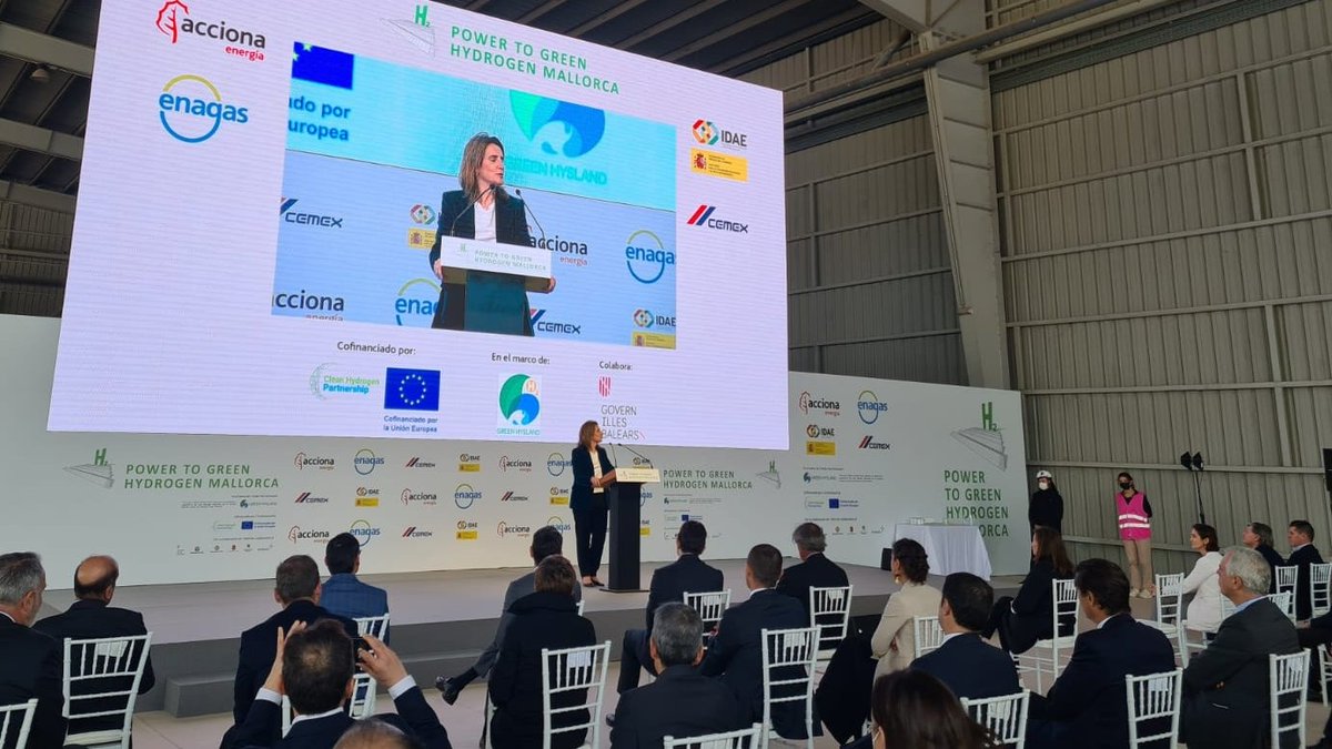 mitecogob's tweet photo. 📢Esta semana @Teresaribera ha participado en:
🗣️Jornada “Dos ciudades de vanguardia”
🍃Inauguración del proyecto de hidrógeno verde de #Mallorca y presentación #PITEIB
♀️ Mesa redonda sobre #IgualdadDeGénero y políticas de #CambioClimático en #CSW66 https://t.co/iPWeEdP4Vh