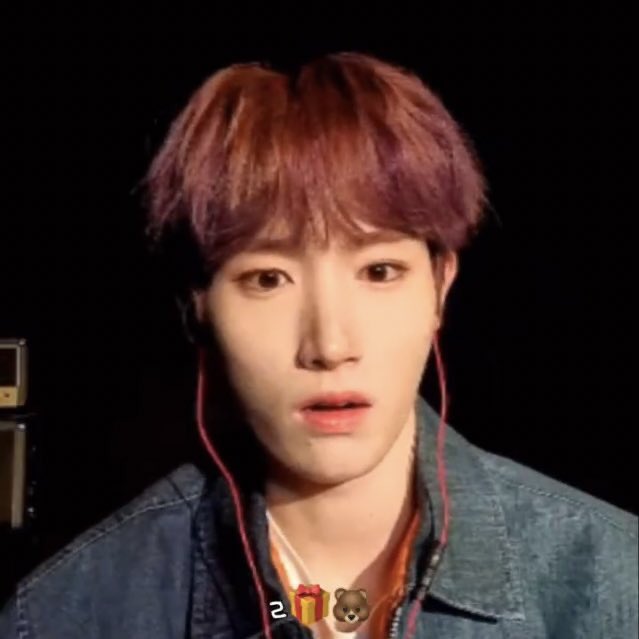 bonhyuk_files's tweet photo. HYUK’S FANCAFE PFP IS LITERALLY HIM ! https://t.co/ehlY87EsnF