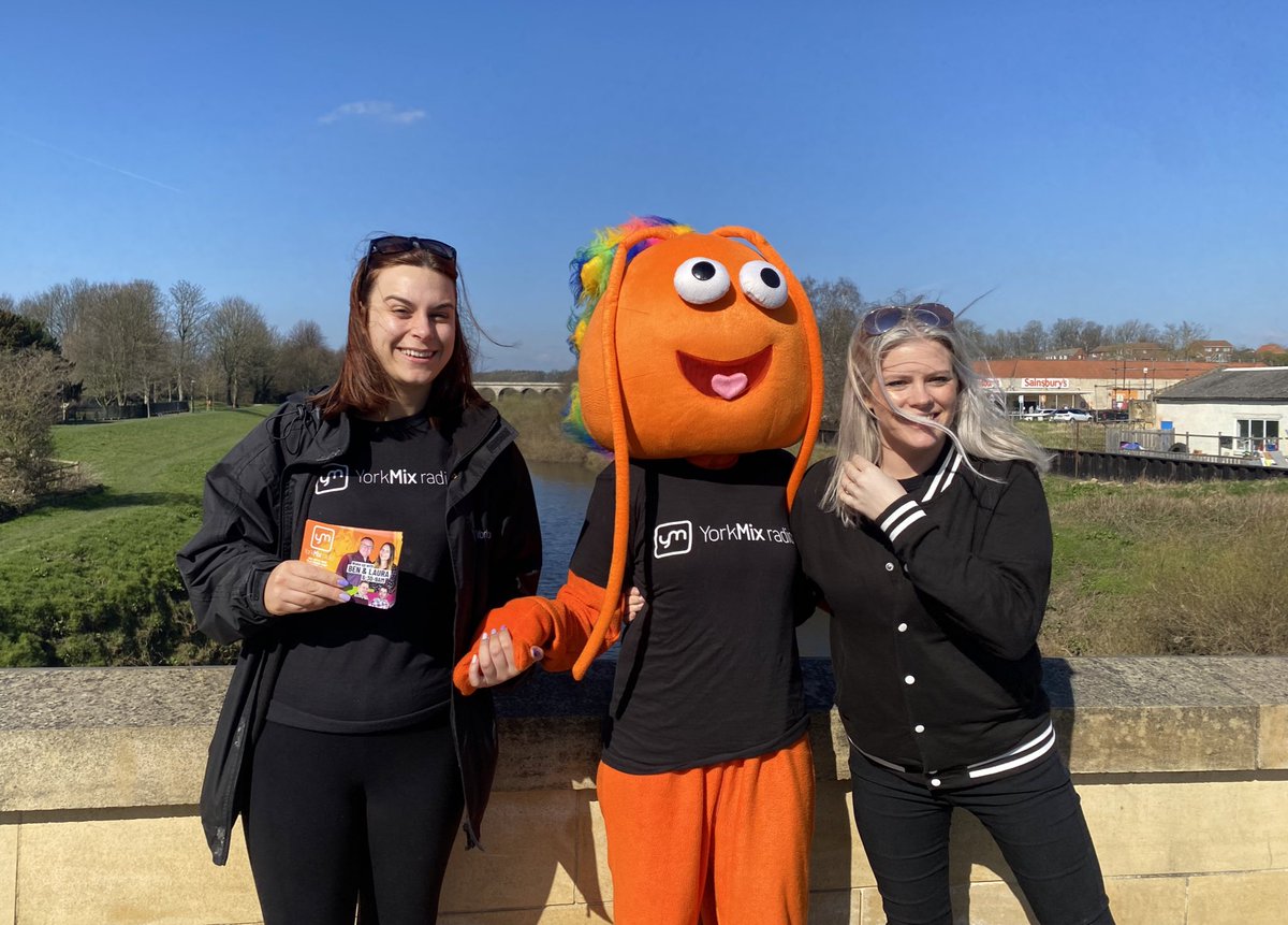 #Tadcaster is gorgeous today! Tadcaster Bridge celebration day, markets in the Britannia car park till 4 pm. Skate park and roller rink at the barn from 4 pm 🙌 @LittleBirdMade <a href="/TadcasterBarn/">Tadcaster Barn</a> <a href="/theyorkmix/">YorkMix</a>