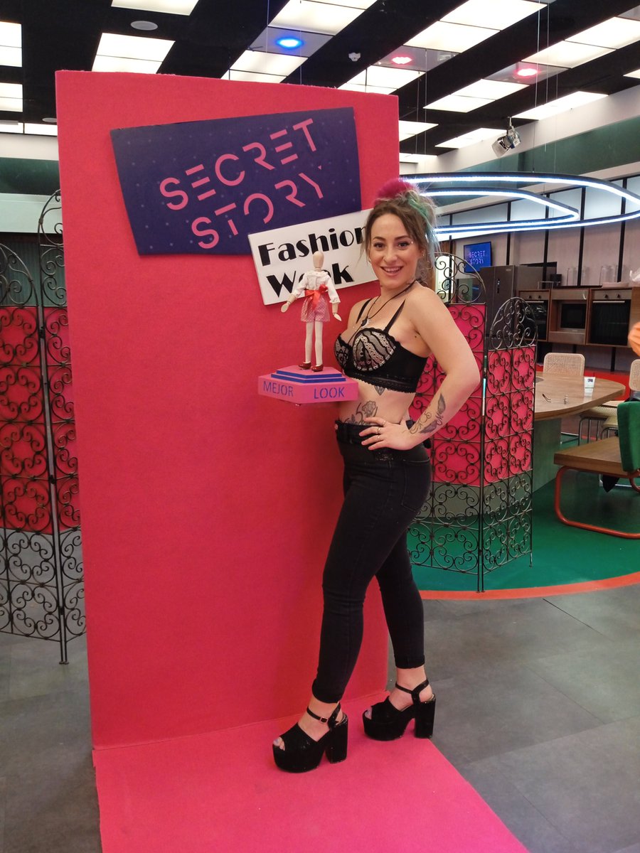 SecretStory_es's tweet photo. ¡Nuestros concursantes ayer se comieron la pasarela! 🎉👏 ¿Quién creéis que se merece ganar el premio a 'Mejor Look'?

🔁 Rafa
❤️ Cora

#Secret19M https://t.co/f4SbzY6KvJ