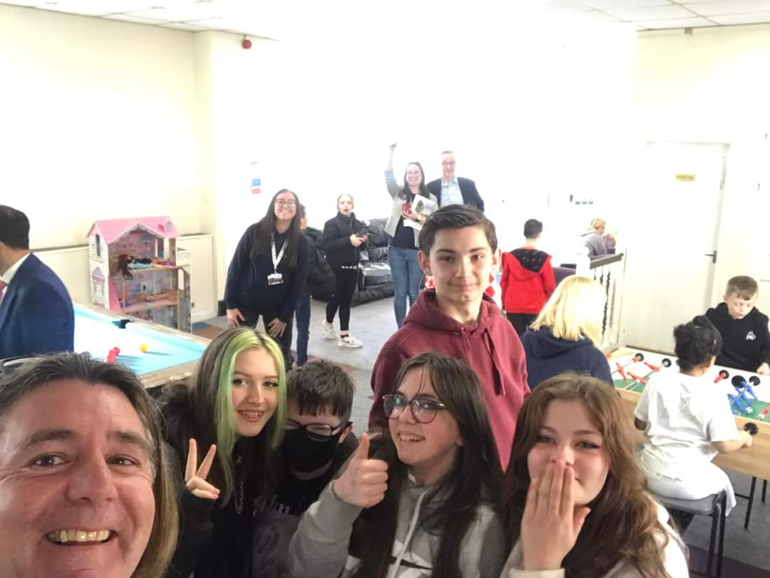 CMMagicClub's tweet photo. Great to meet @michaelgove this morning. Talking to members about the Magic Club, what its like growing up in Blackpool and discussing challenges and opportunities for young people here #levellingup #youthwork #blackpool #claremont #youngpeople #future https://t.co/e9KmEptSV7