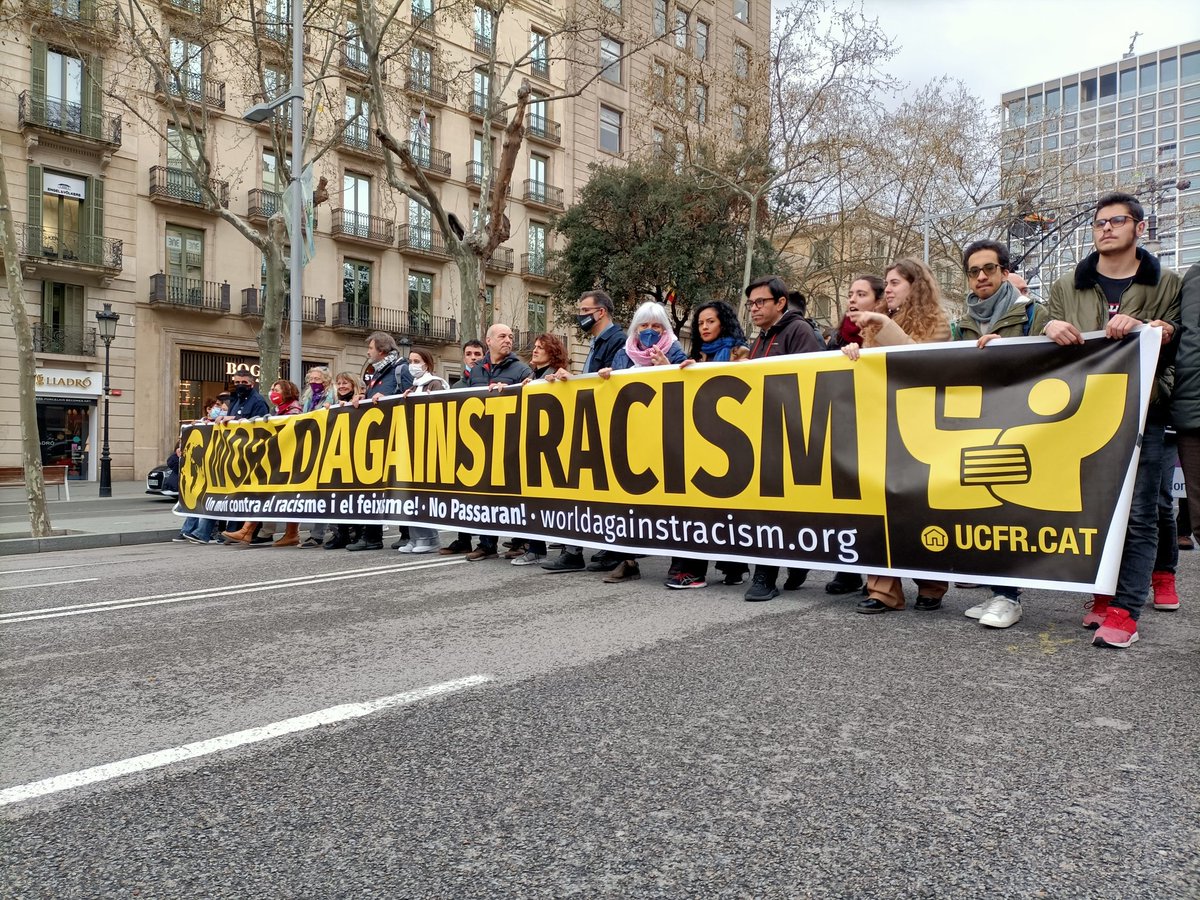 CUPstap's tweet photo. Des de la unitat popular ens manifesten contra l'extrema dreta i el racisme.
#ILPRegularitzacio
#StopVox
#ProuRacisme
#NomesLluitantTenimFutur https://t.co/OfsJ49so42