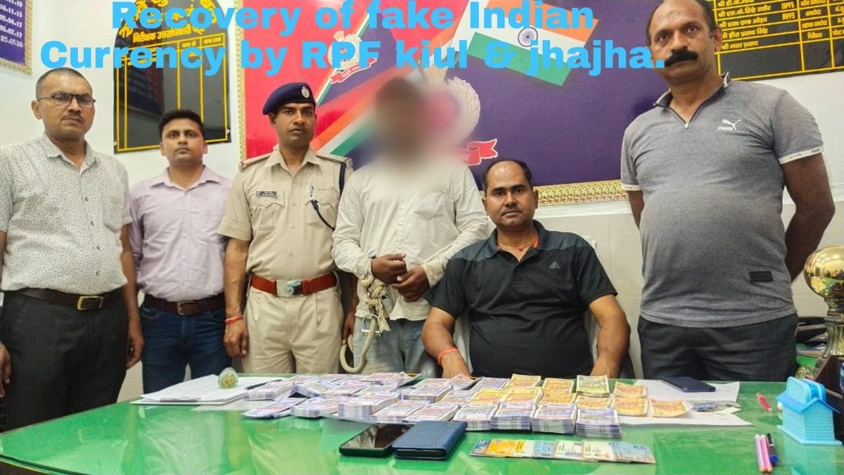 RPF_INDIA's tweet photo. Prompt action by vigilant #RPF on secret intel culminated in apprehending one accused with counterfeit currencies of Rs 100, 200 and 500 total Rs.2.65 lakhs at Jhajha, Bihar.
#OperationSatark
#SentinelsOnRail
@RailMinIndia @AshwiniVaishnaw @sanjay_chander https://t.co/5p17Swq90U