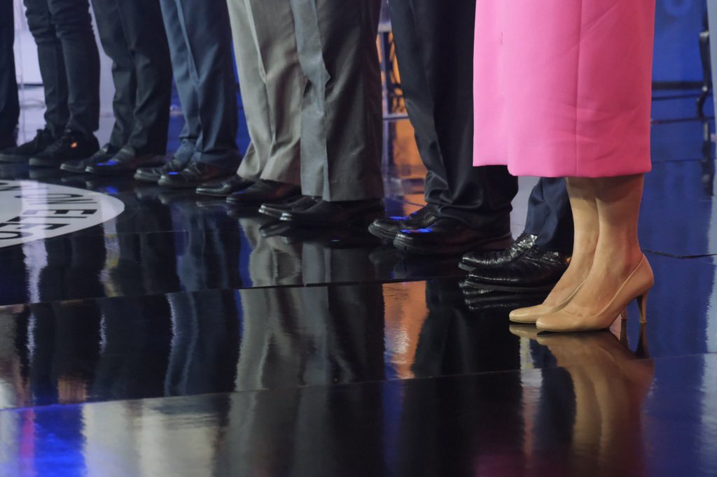MaeDianeAzores's tweet photo. I love this photo by @cnnphilippines. 💗

A woman that walks on heels will give them chills.👠💅 https://t.co/Hfx9XguUzQ