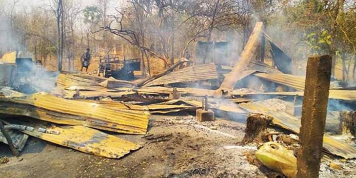ABirdG_twt's tweet photo. SAC troops set houses on fire in Western BanBweYwarMa village, Yinmarpin Tsp around 9am this morning. #VillagesBurntDownByJunta #2022Mar19Coup #WhatsHappeningInMyanmar https://t.co/LQqiUGZcAI