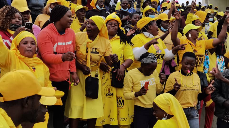 robmuziva's tweet photo. #CCCrally #Sakubva Uncoerced. Unbussed. Unbribed with handouts. Unpertubed by the intimidation. This is #theZimbabweWeWant Famba Nero Famba. @CCCZimbabwe @daddyhope https://t.co/cve7CImhPX