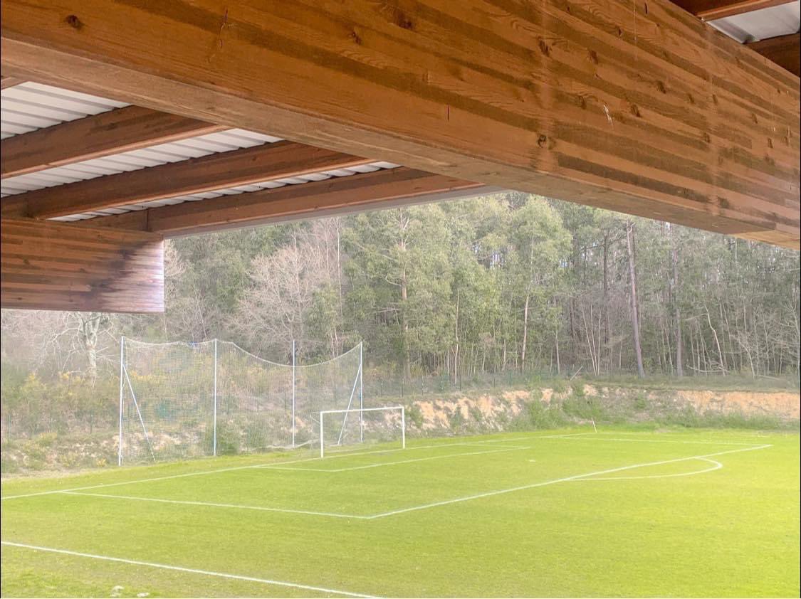 AtleticoSobrado's tweet photo. O Municipal de Sobrado xa está preparado para acoller hoxe desde as 17.00 horas o CASX💛 - ACD Poulo da 3a A Coruña Grupo A da liga de Veteráns.
#FORZACASX💛 https://t.co/U4pBYXaImk