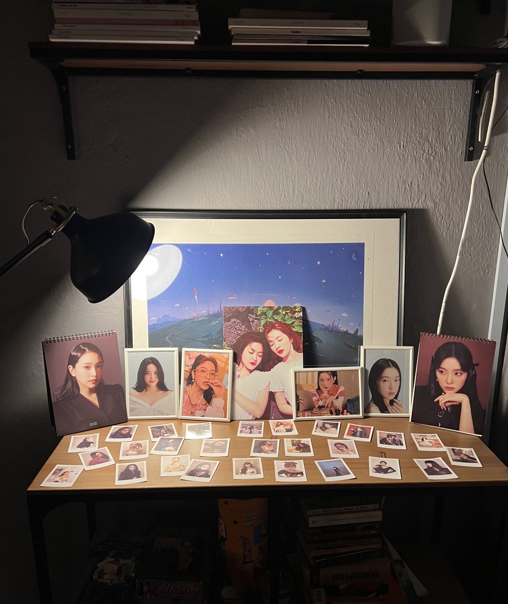 springwjoy's tweet photo. Irene and Yeri birthday cafe event in singapore by @YereneCafe 💗💜

#YereneInBloom https://t.co/jOJSwcvYB9