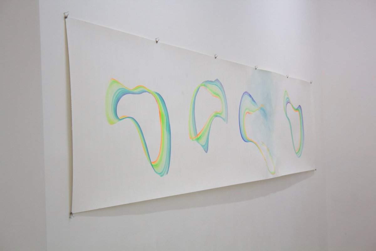jeanmarcmmm's tweet photo. HAUTES FRÉQUENCES au 83 bvd Voltaire, fait jouer le spectre des couleurs en de grandes encres sur papier 🖌️🖌️🖌️👨‍🎨, aimante un marteau 🔨 sur une vitre fêlée...🧲
et vous reçoit de 15 à 19 heures jusque lundi prochain. 
😊JM
🎨🎨🎨
#art #exposition #Artiste https://t.co/RJ7077nqB5