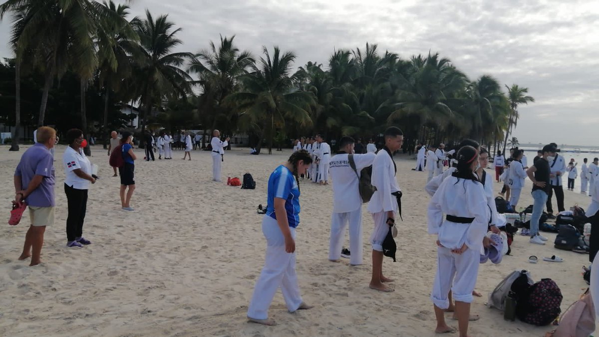 viniciovaldes's tweet photo. #seguimosavanzandotaekwondo
Por tener una disciplina marcial actualizada en todos los fundamentos que día a día se están dando a nivel mundial
La #fenath no se queda atrás y ofrece al público Instructores, Profesores Actualizados como debe de ser !!!!
Gracias al COH https://t.co/LfyhZVH15D
