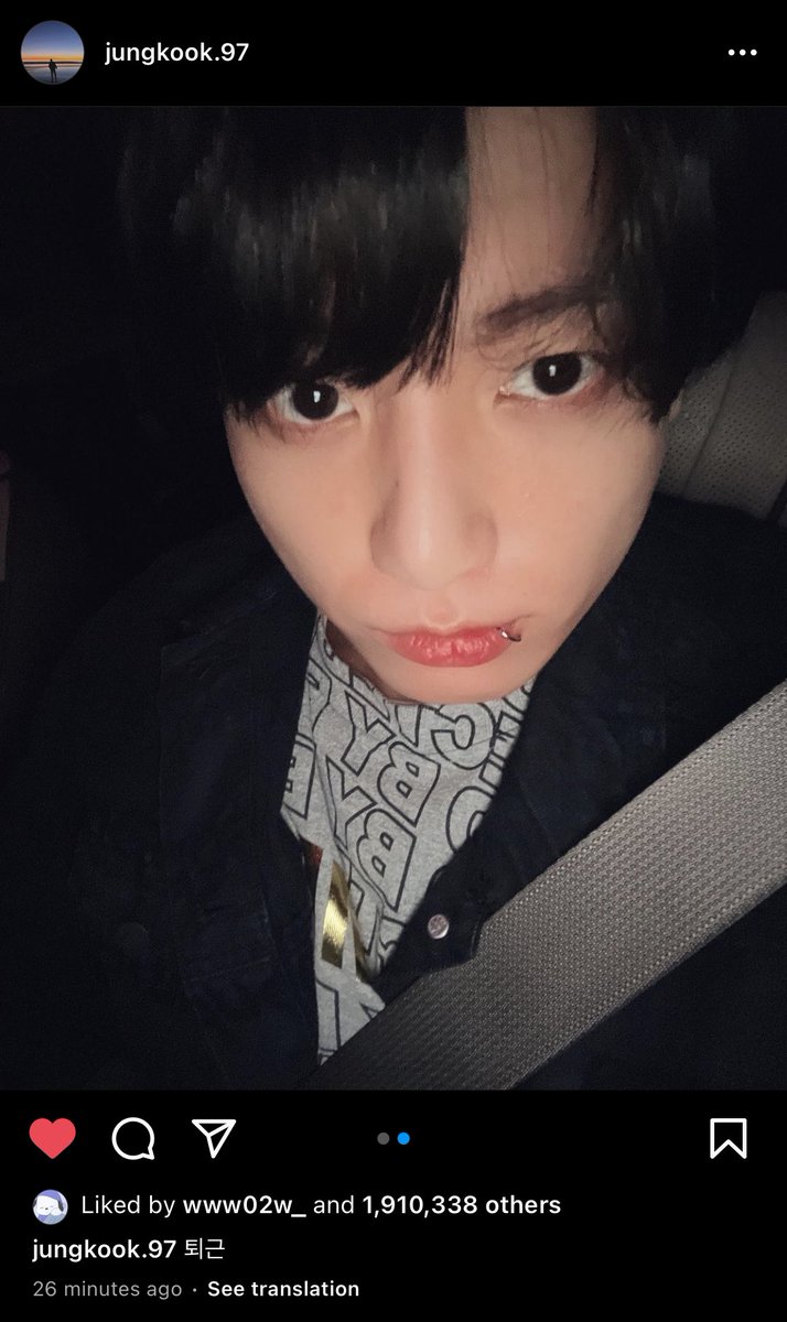 miiniyoongs's tweet photo. [220319 Jungkook Instagram Post]

🐰 getting off of work https://t.co/u2PqgoNJPF