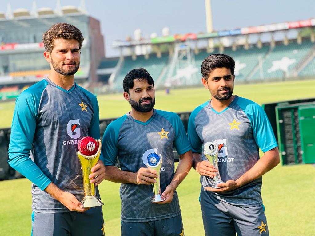 iMRizwanPak's tweet photo. Samajhta hai tu Raaz hai zindagi?
Faqat Zauqe Parwaaz hai zindagi

Congratulations to Kaptaan @babarazam258, ICC Men's ODI Cricketer of the year, and @iShaheenAfridi for his prestigious Sir Garfield Sobers Trophy for ICC Men's Cricketer of the Year.

Onwards &amp; upwards, inshaAllah https://t.co/ye6h17h3g8