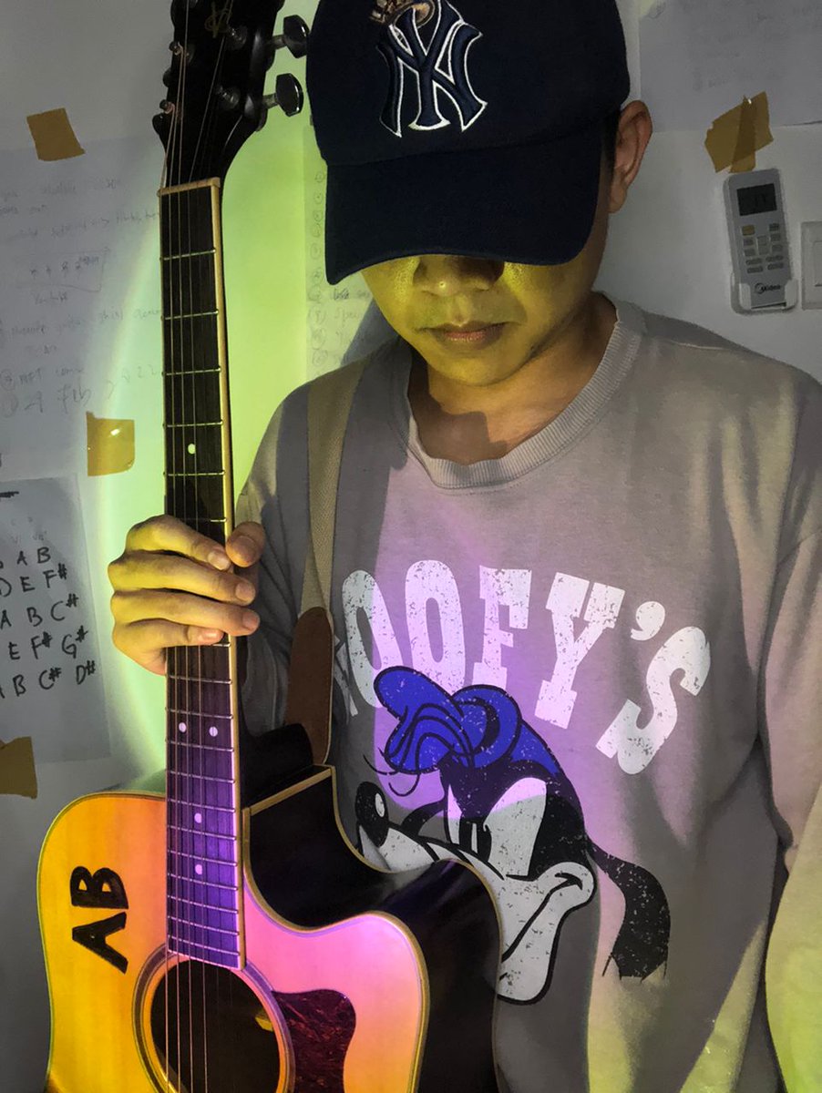 NFTABagels's tweet photo. AB dressed up in one of his actual favorite grey goofy sweat shirt. Item with this signature guitar for AB will be more valuable than some. Grab it while you can.
https://t.co/XMdbyJkXh6 https://t.co/9dZe3ZCE4U