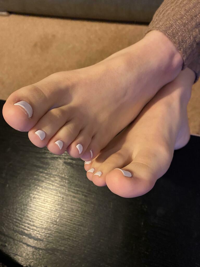 Footsie on Twitter "Suck on these ️ via /r/feetpics https//t.co