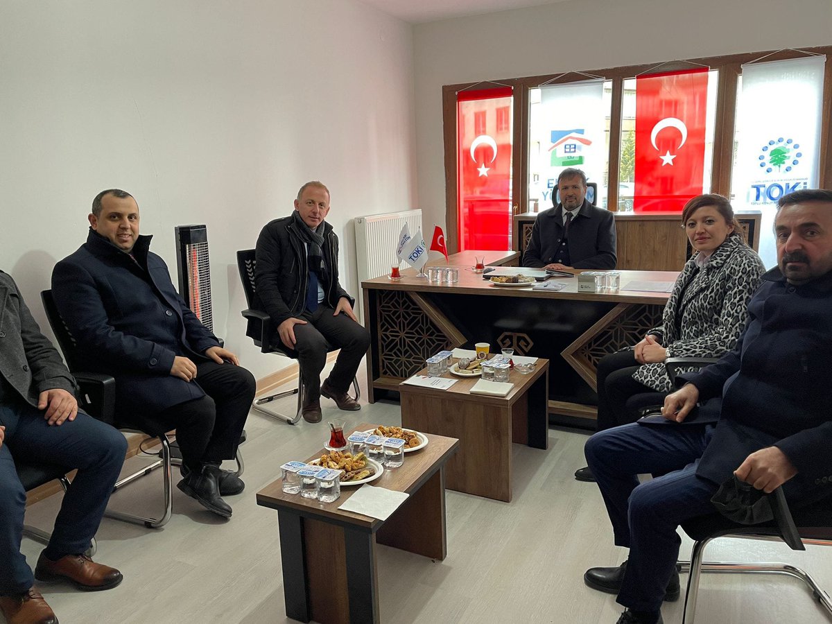 Emlak Yönetim AŞ Genel Müdürü Ayhan Karaca, bugün kura çekimi yapılan Ankara Mamak 7. Etap Toplu Konutlarını ziyaret ederek incelemelerde bulundu.

buff.ly/3inNCIR