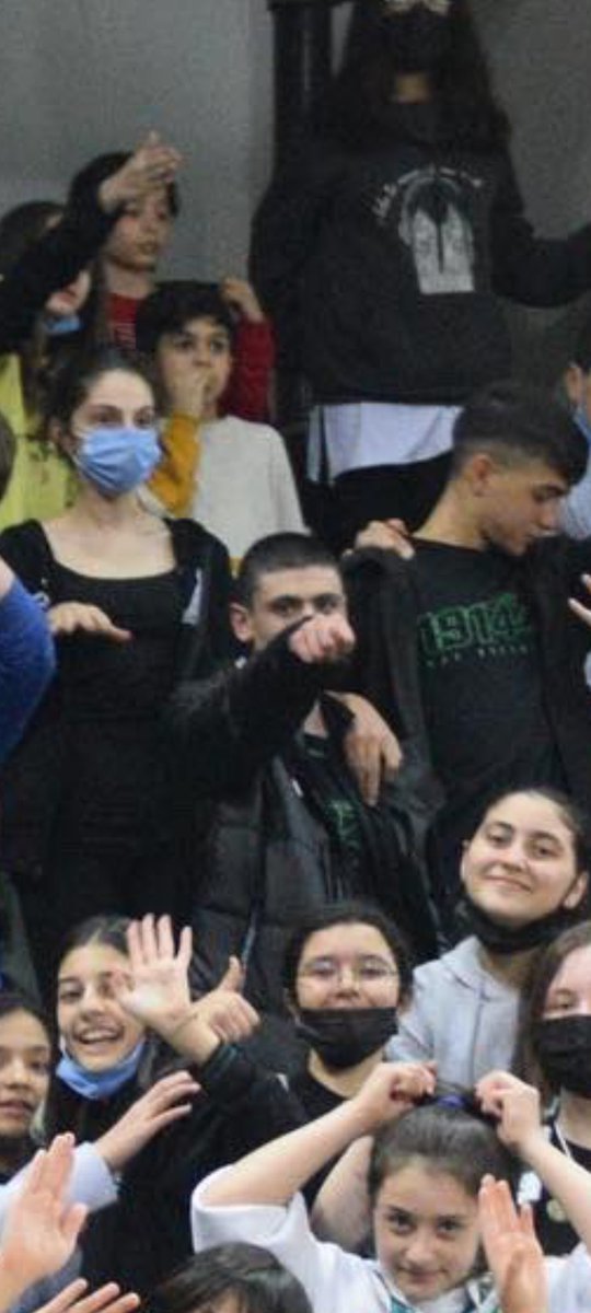 İkinci fotoğraftaki şu kardeşime apayrı bir selam 👋