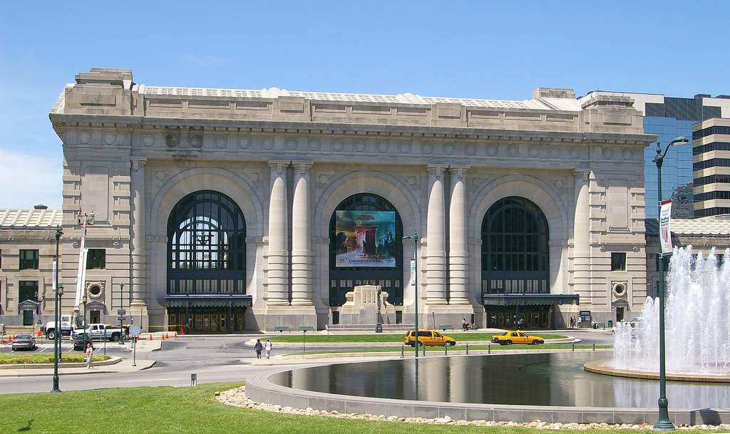 Do you know all the stories of our Union Station & Downtown District in #KansasCity? Join our 1 hour walking #tour to know more. We look forward to hosting you.