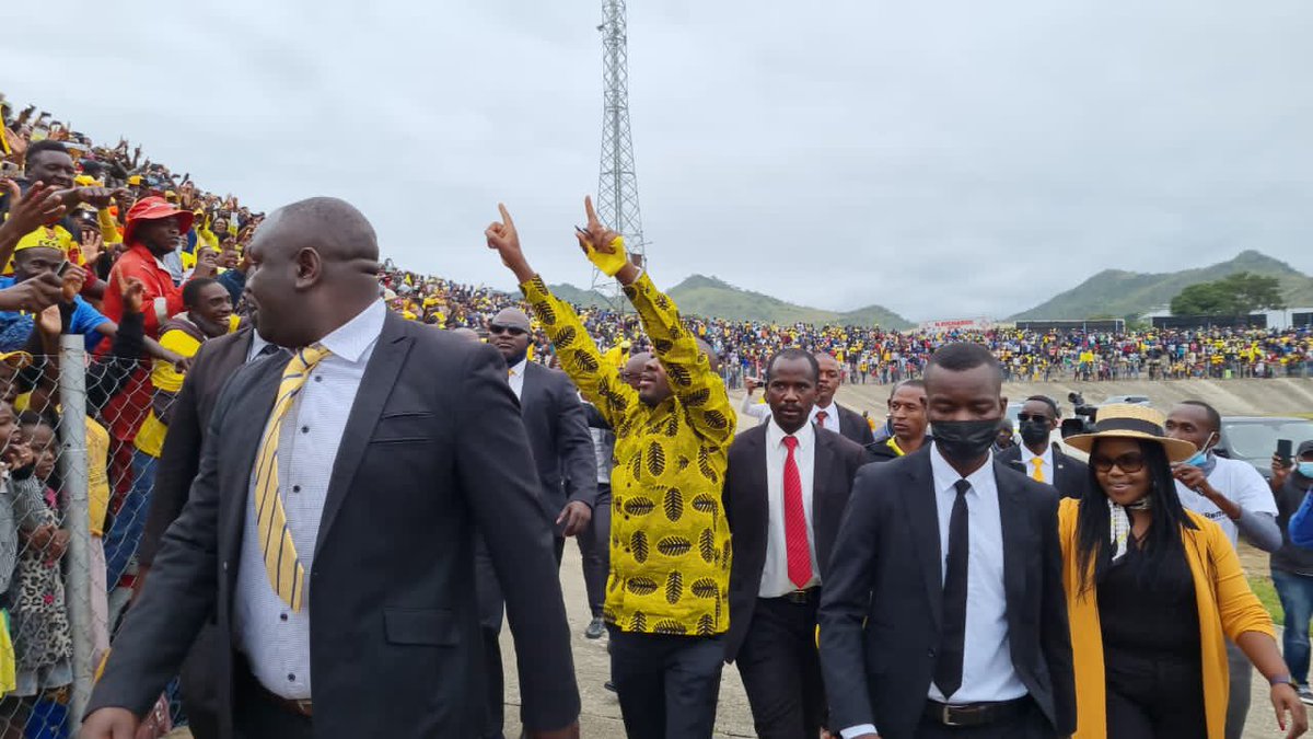 nelsonchamisa's tweet photo. MUTARE YOU ARE TOO MUCH! THANK YOU ZIMBABWE! BEHOLD THE NEW! https://t.co/vkyz8MlDTV