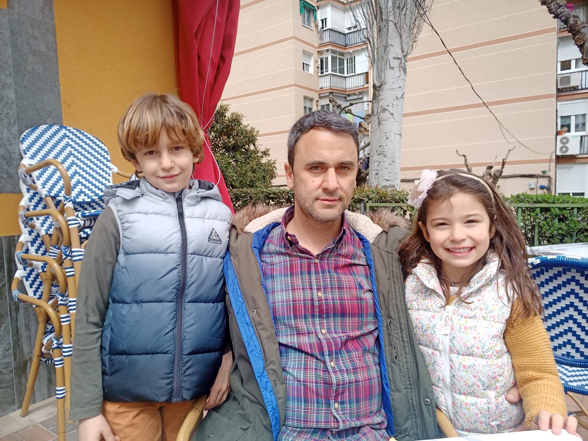 Esta semana no habrá vídeo, estoy muy enfadada con el equipo, se han tocado los cacahuetes y no se lo merecen 😡😡 <a href="/PesFriends/">PesFriends</a> 

Además estoy con mi papi celebrando su día!!

Feliz día a todos los papás y todos los Pepes!!  🦄💖

<a href="/Alex_C70_/">Alexunder81</a>