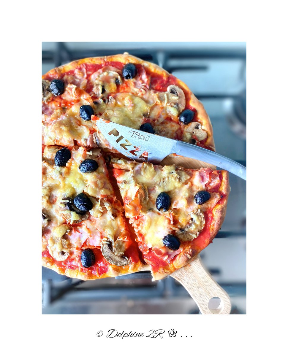 Delphine42100's tweet photo. Le samedi cβest pizza #HomeMade π
.
.
.
#Thiers #Coutellerie #RobertDavid #LeThiers #LaRouteDesMetiers #MyAuvergne
#WhatABeautifulDay π€ https://t.co/qlRdIW3pj4