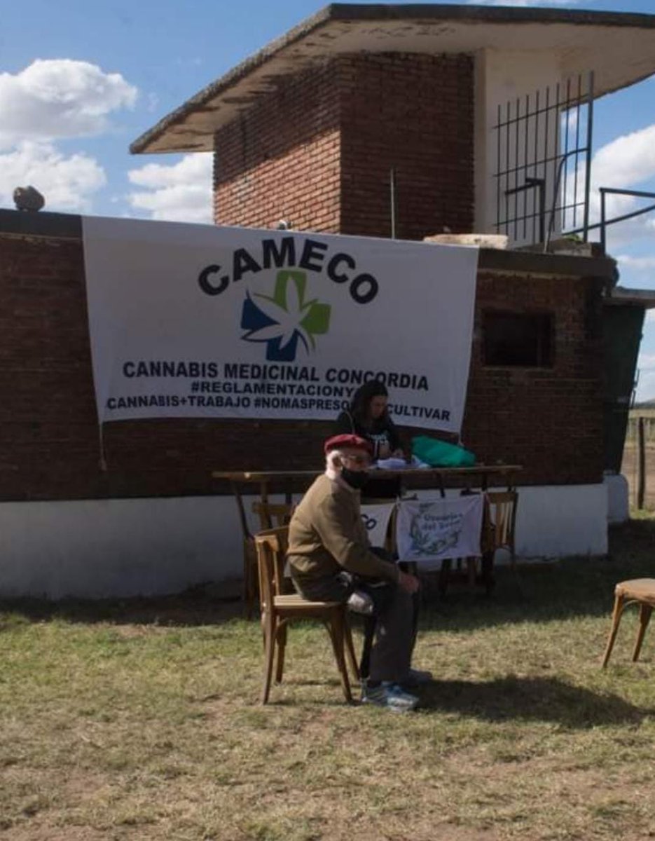 maraeleana1's tweet photo. Ayer. Firme mí abuelo Polito en una de las charlas del campamento @Flipex_ok https://t.co/Uqr1kEFRT4