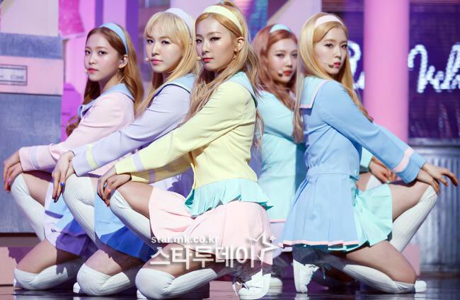 sbsyoungstreet's tweet photo. red velvet's first stage performances as 5 members with kim yerim 🥺💜

7 YEARS SHINING ON STAGE 
#7MagicYearsWithYeri https://t.co/Au688xytKZ