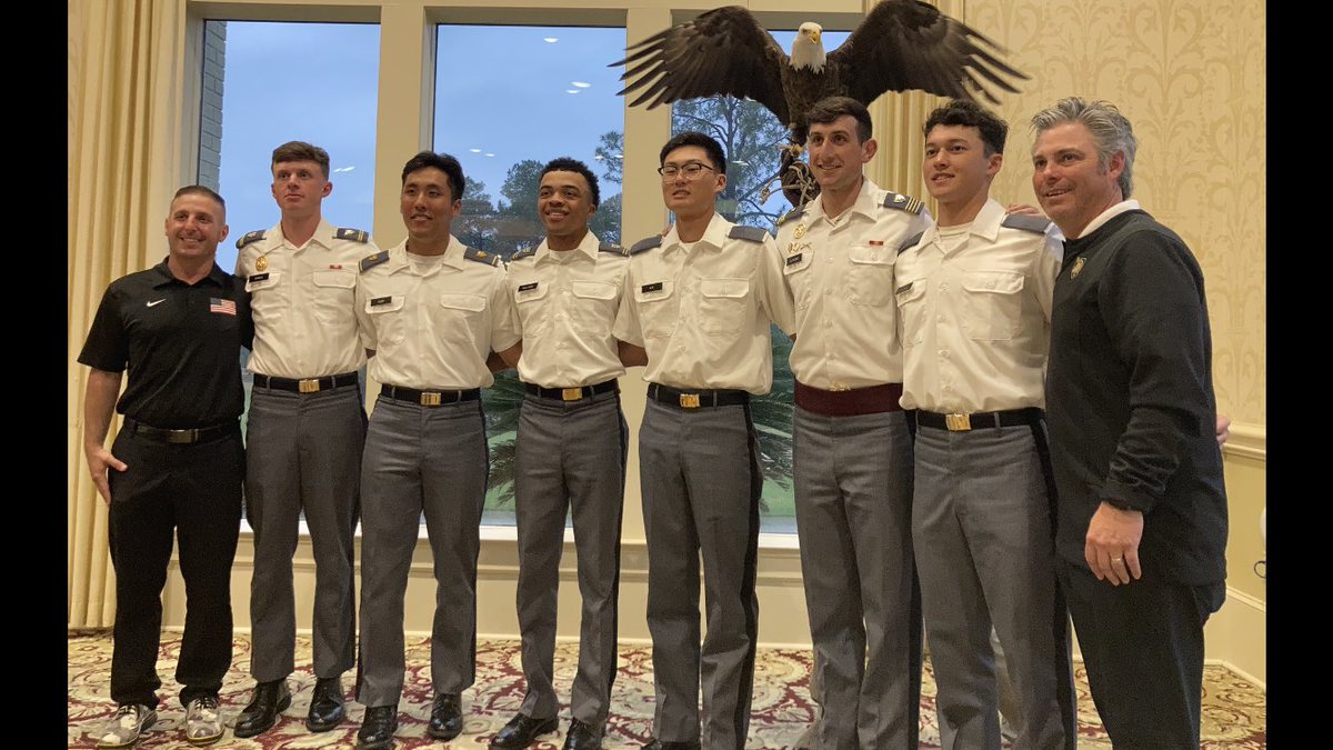 CoachGRU's tweet photo. “Freedom One” bringing solid vibes to the team last night at dinner! @ArmyWP_Golf @SchenkelInvite #Rnd2 #PlayHard #NewDay #GoArmyGolf! 🇺🇸⛳️🇺🇸 https://t.co/97pjpr06Tk