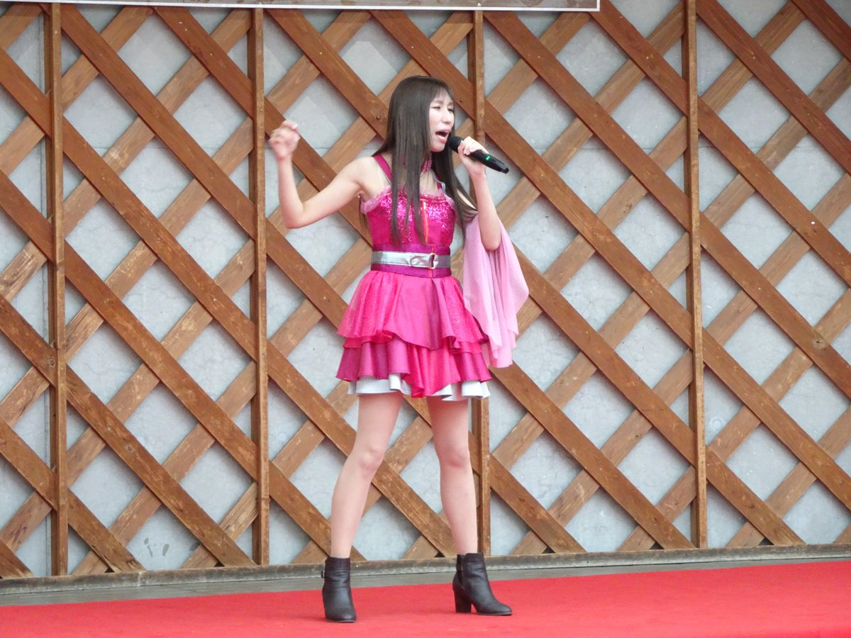 kimi19830601's tweet photo. 3月19日(土)宇都宮ろまんちっく村。

セクシーな衣装に素敵な歌声✨

手にする新グッズのタオルが発売されました。
今日もありがとうございました。
#山田藍
#あいにゃ
#Ainya
#お疲れ様でした
#楽しかった https://t.co/byuHcmjXnT