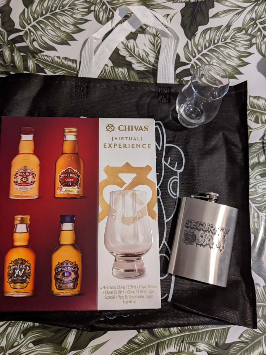 Muchas gracias a la organización de la <a href="/securityjam/">Security Jam</a> y en especial a <a href="/intthree/">Albert</a> por el regalo para los speakers! Gracias Albert! Hermoso! 😊