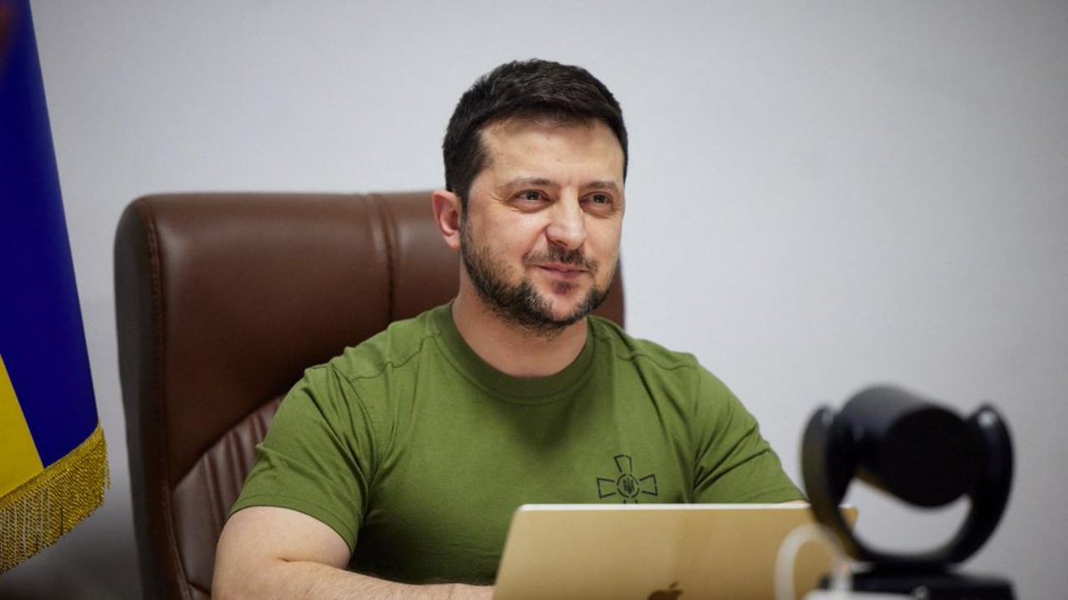 LCI's tweet photo. Nobel de la paix : des eurodéputés font pression pour nommer #Zelensky et le peuple ukrainien https://t.co/SoP3crlmzy https://t.co/oF3bquj35N