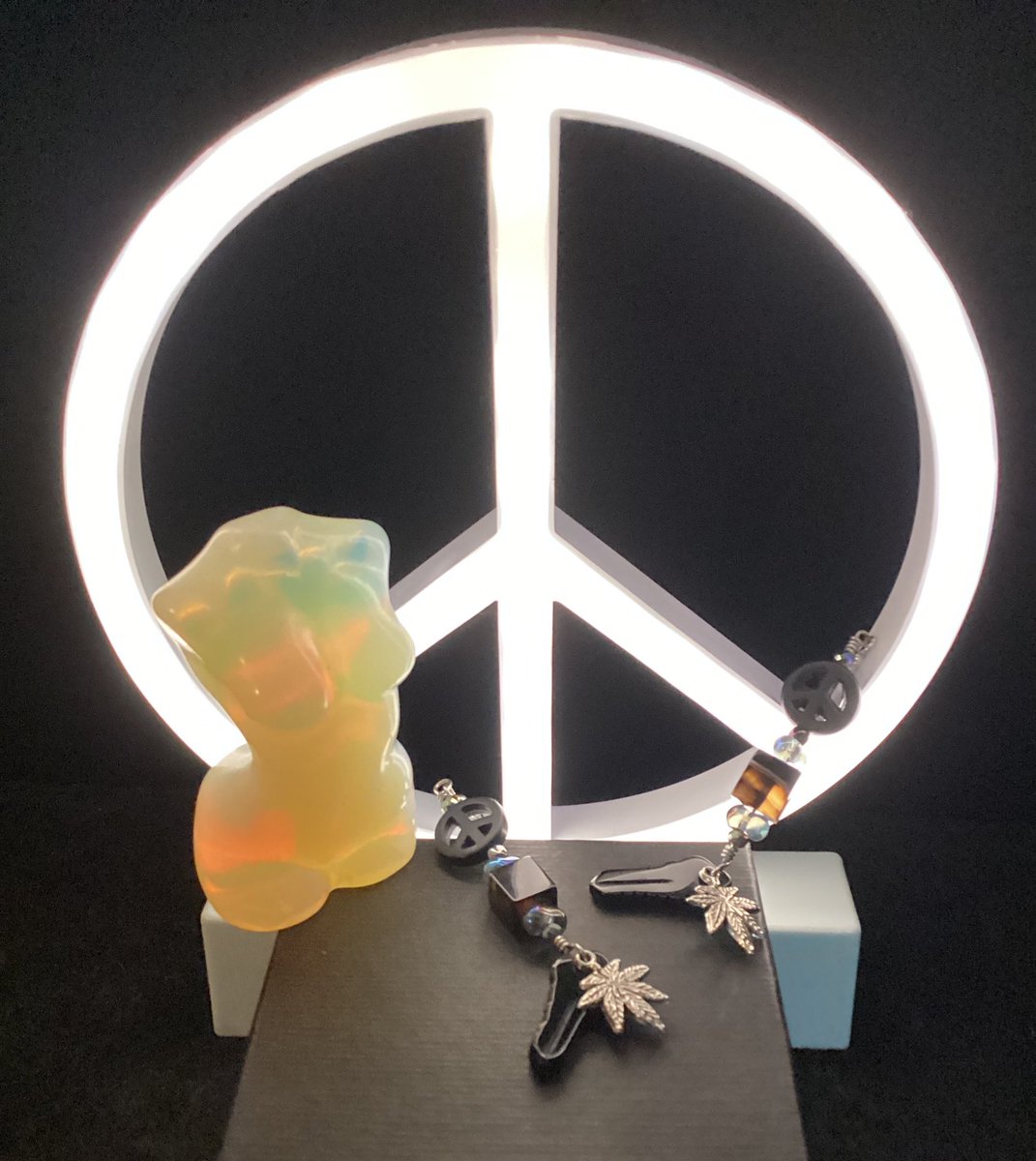 ImagineThis704's tweet photo. @USHEMPHURD Blackrock….hmmm…Here are two #BlackAgate keys….Maybe it helps because #Peacerocks! #hemphurray! 🪴👁☮️🧘🏽 https://t.co/LGhAkJDarC