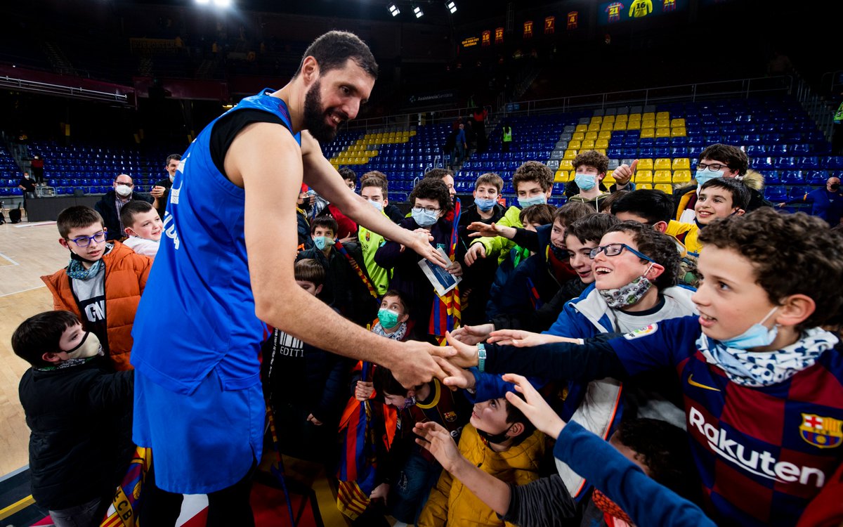 EscolaniaMont's tweet photo. Agraïm molt la vostra gentilesa i l'oportunitat que va representar per als escolans aquesta experiència 
@FCBbasket @FCBmasia
https://t.co/6WVFeKz9d6 https://t.co/jD3AYiAx2I