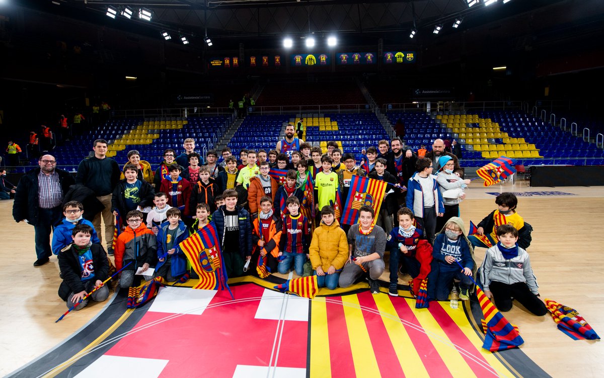 EscolaniaMont's tweet photo. Agraïm molt la vostra gentilesa i l'oportunitat que va representar per als escolans aquesta experiència 
@FCBbasket @FCBmasia
https://t.co/6WVFeKz9d6 https://t.co/jD3AYiAx2I