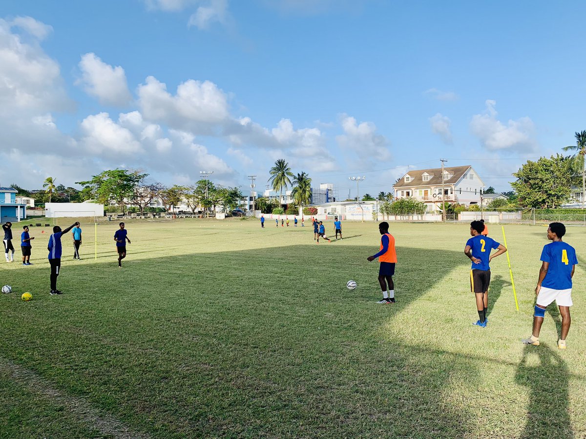 RayCurtis08's tweet photo. So I’m in Barbados and come across this…Team coach doesn’t turn up so local coach educator volunteers and delivers a brilliant session. Kenville made sure the team didn’t miss out. Great to see👏🏻👏🏻👏🏻@BarbadosFA @FootballGrf ⚽️#footballfamily https://t.co/RxwuPXvXeV
