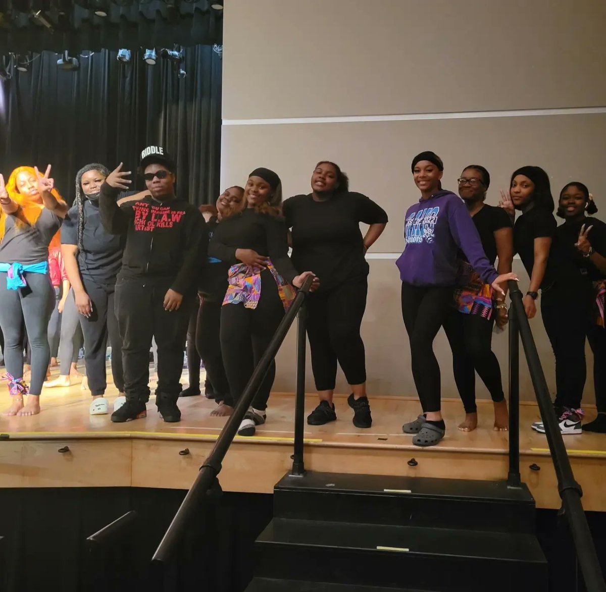 royalhornettes's tweet photo. Today was a day full of fun & dancing of all genres for #apsdanceday22 Super duper proud of my dance babies @royalhornettesdance of @apssatlanta Not only did they take 3 classes back to back but killed their stage performance. Love yall! Thank you for an amazing day! https://t.co/fkYMJvCNF0