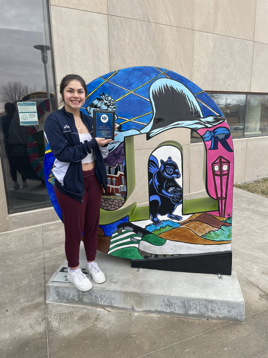 ChoirStorm's tweet photo. Evergreen Vocal Jazz is bringing home the first place trophy (out of 9 schools) from the Reiver Vocal Jazz Contest today! Kudos to Elizabeth Tapia Banuelos on snagging the Outstanding Soloist of the Day award. This is what hard work looks like! #AmericasSchool #slcsd https://t.co/2Kj83IxYrk