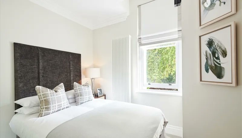 AmberandColtd's tweet photo. A luxury one bedroom, one bathroom, 315 sqft second-floor apartment within this stunning Grade II listed building with access to the beautiful private garden square. https://t.co/qmOpKYSAJh