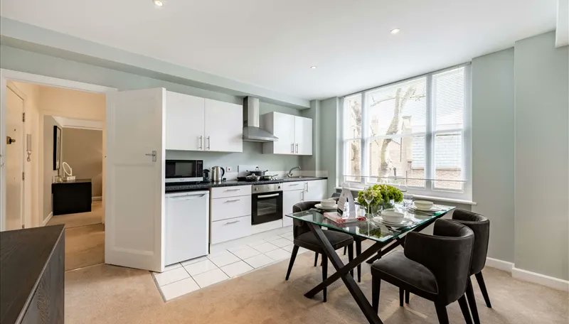 AmberandColtd's tweet photo. A cosy and spacious one-bedroom apartment set on the second floor of one of Hill Street's most prestigious addresses. https://t.co/SSYFv9wF0m