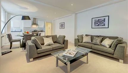 AmberandColtd's tweet photo. This bright spacious one bedroom fifth-floor apartment is located on one of Mayfair's most prestigious roads neighbouring the famous Berkeley Square. https://t.co/AyCVXhHwj1