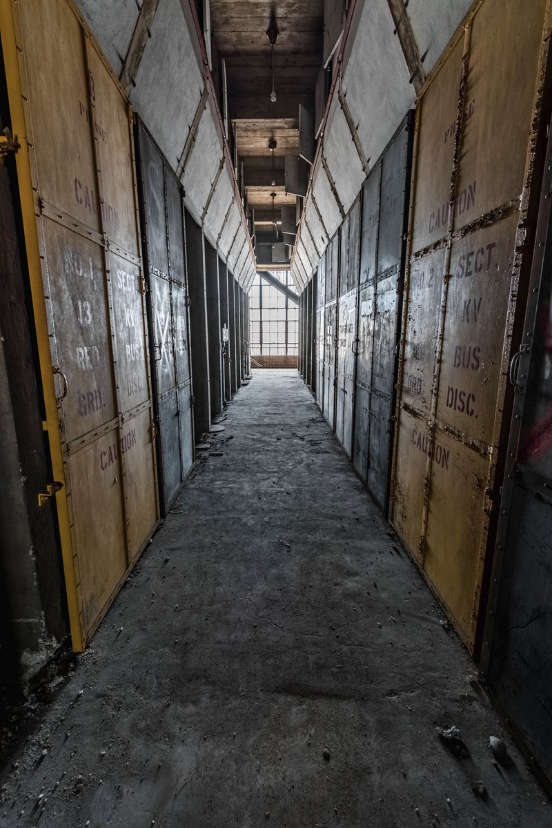 scfotoguy's tweet photo. "Transite Corridor"
This long ago mothballed power plant (demolished 202020) had a building that was separate from the turbine hall that was filled with many of these transite (asbestos) panel doors.
#decay #decaying #abandoned #urbex #powerplant #transite #asbestos https://t.co/mr9FzpLwGP